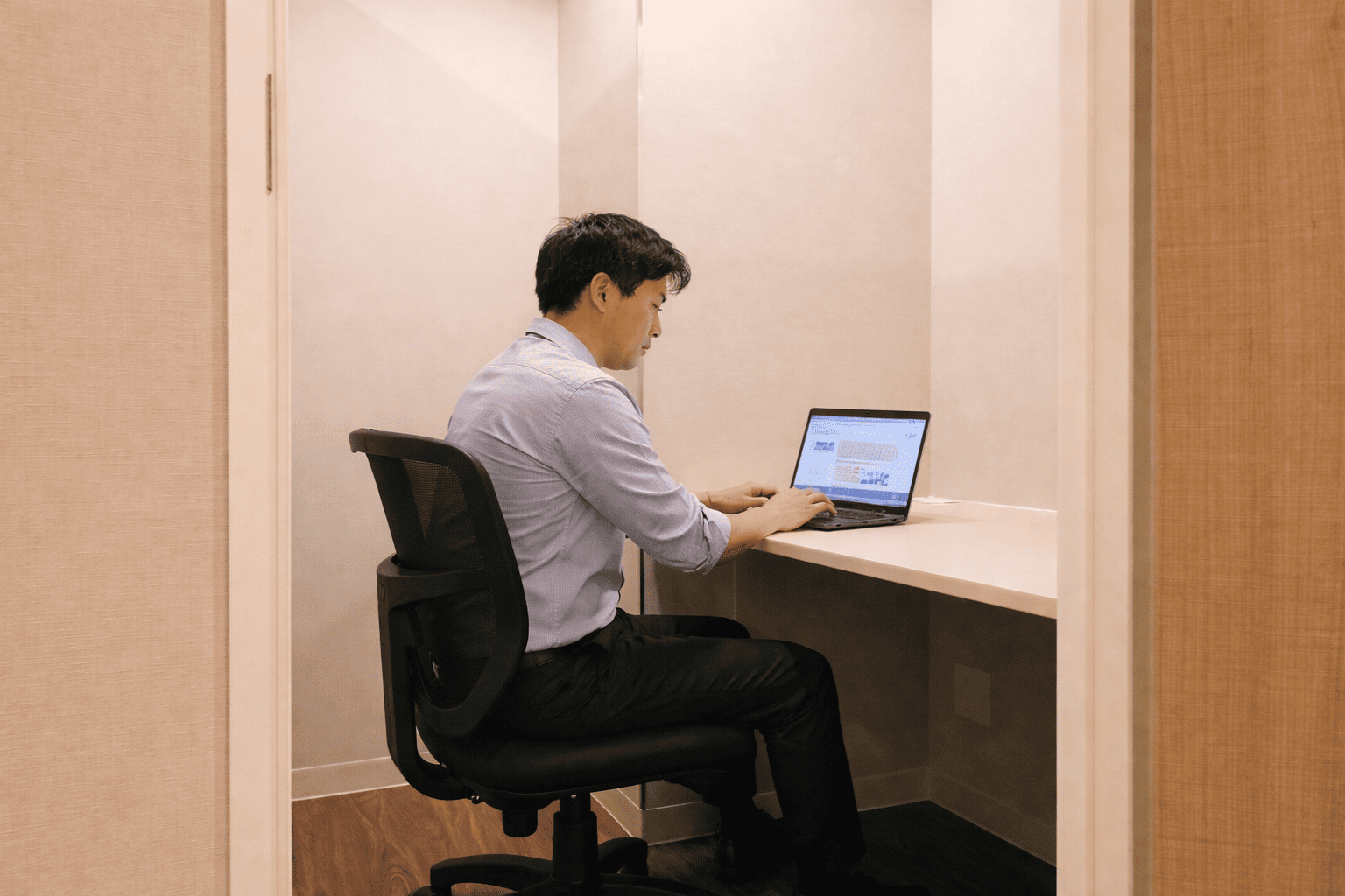 個室オフィス107