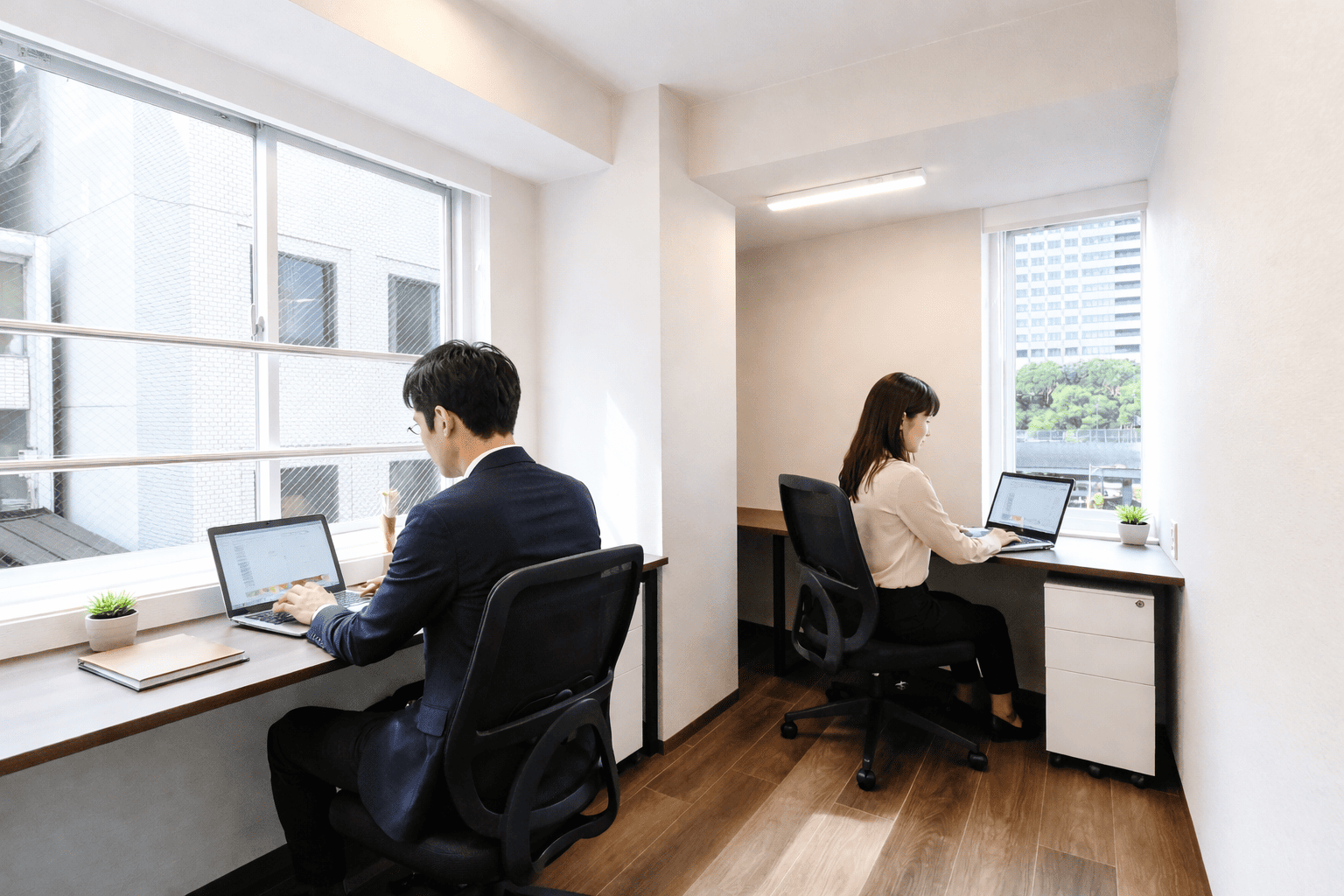 個室オフィス713