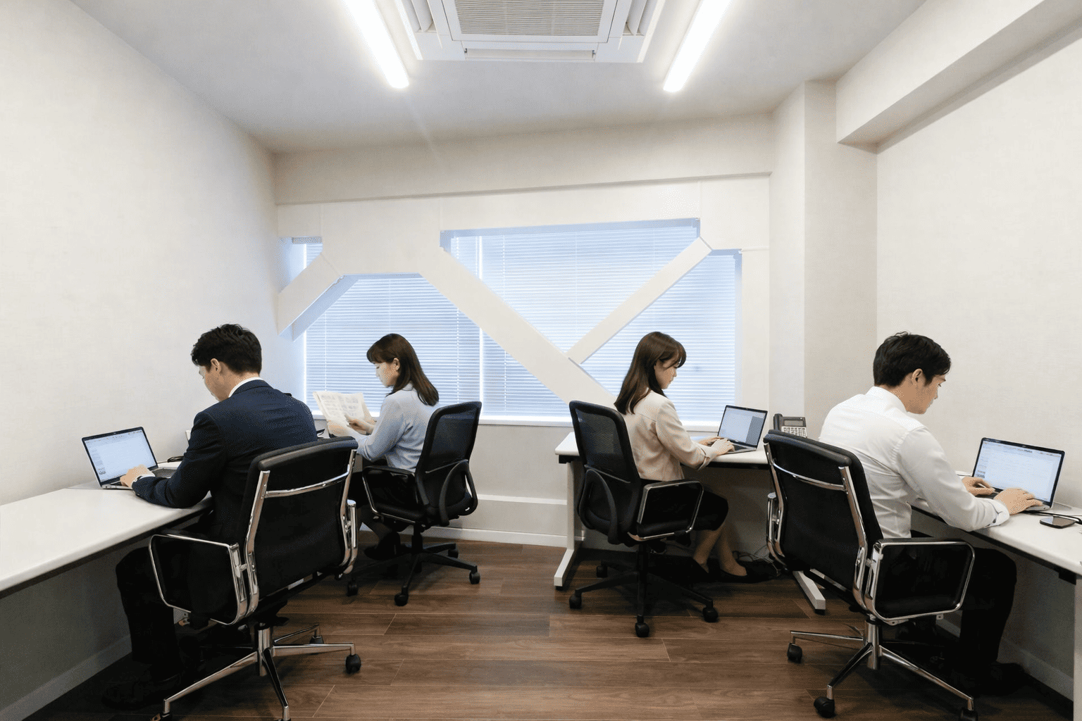 個室オフィス702